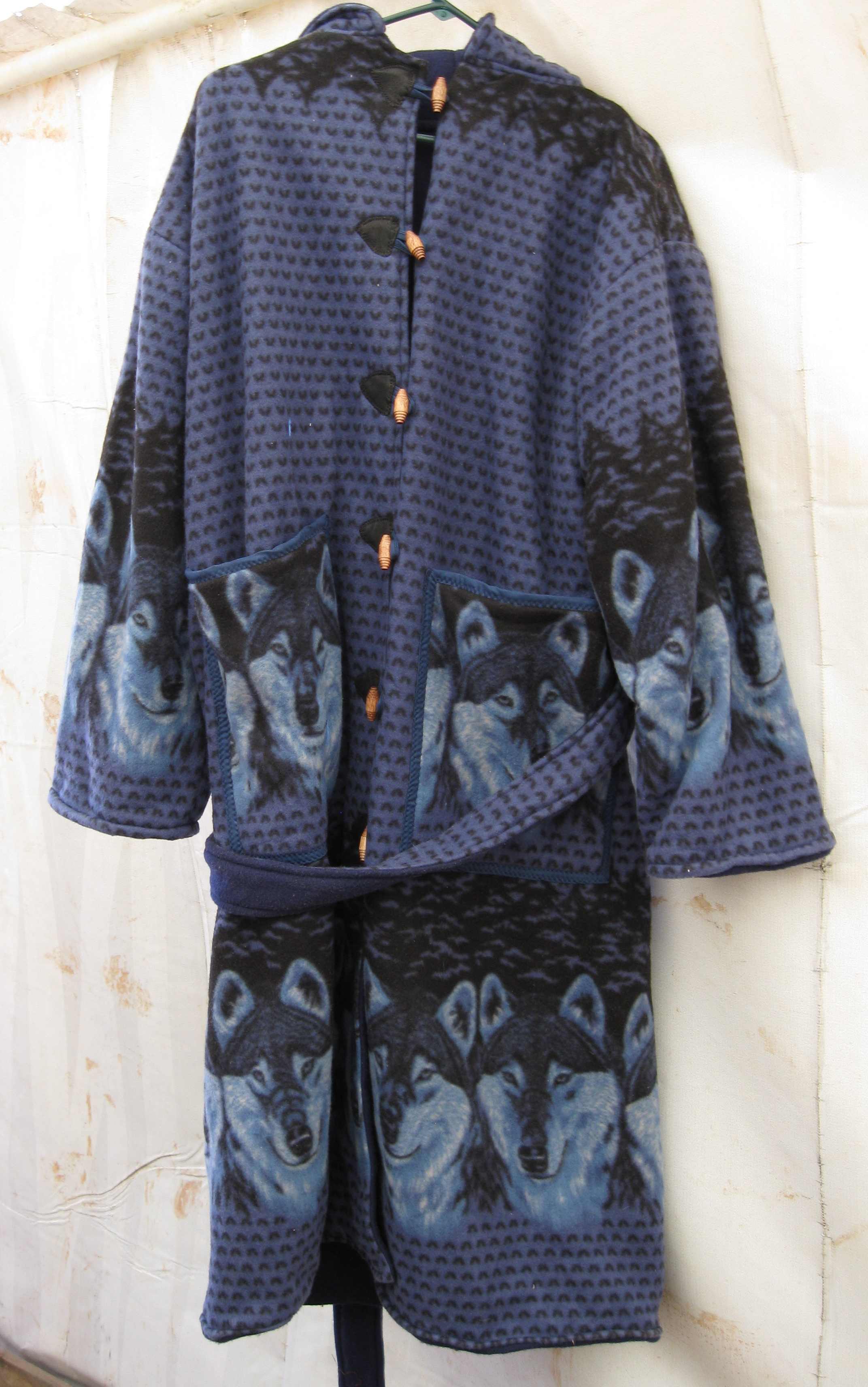 Long Fleece Capote with Buttons in Wolf Design